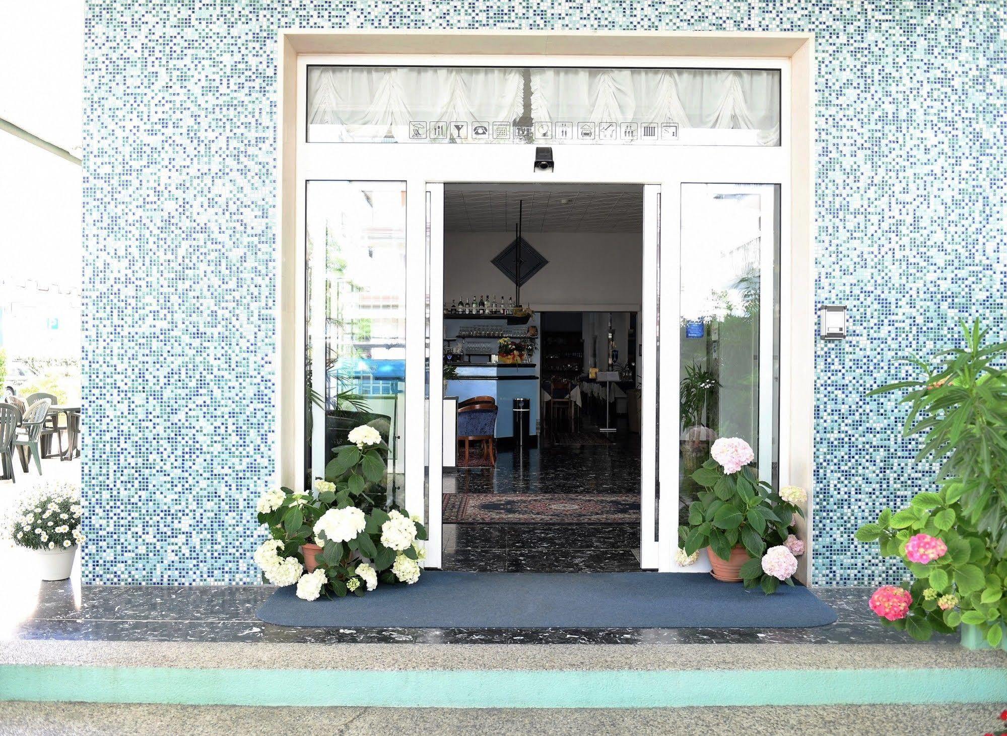 Hotel Savoia Lido di Jesolo Exterior foto